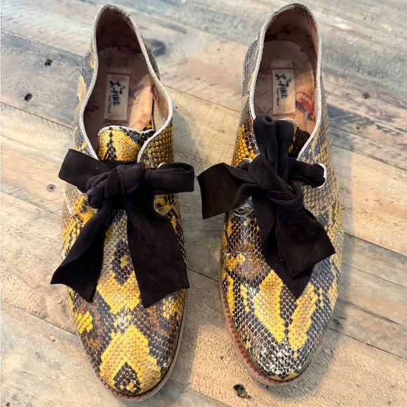 RARE Miss L-Fire Snakeskin Yellow Mule Heels Retro Rockabilly Pin-Up Size 11 - Picture 2 of 4